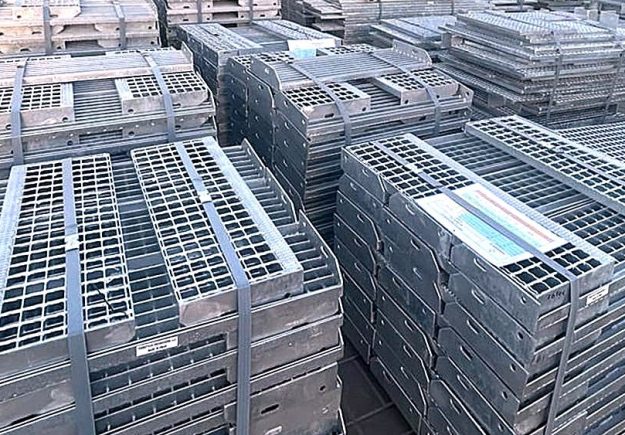 3-carbon-steel-stair-tread