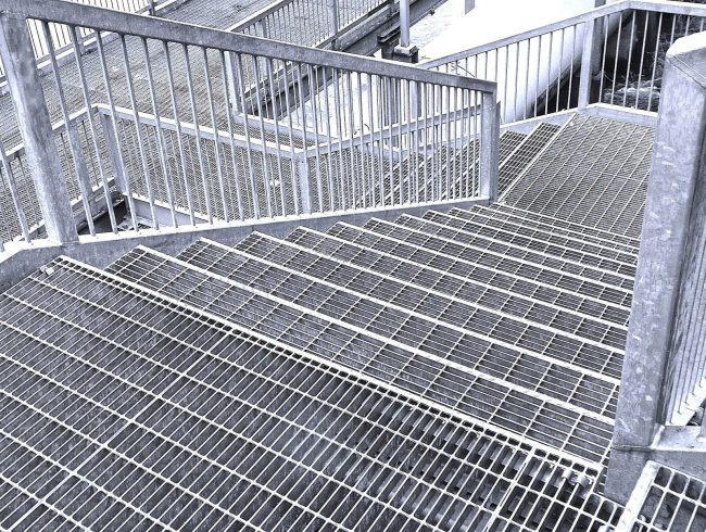 fabrication-banner-steel-grating-stairs-walkway-floor